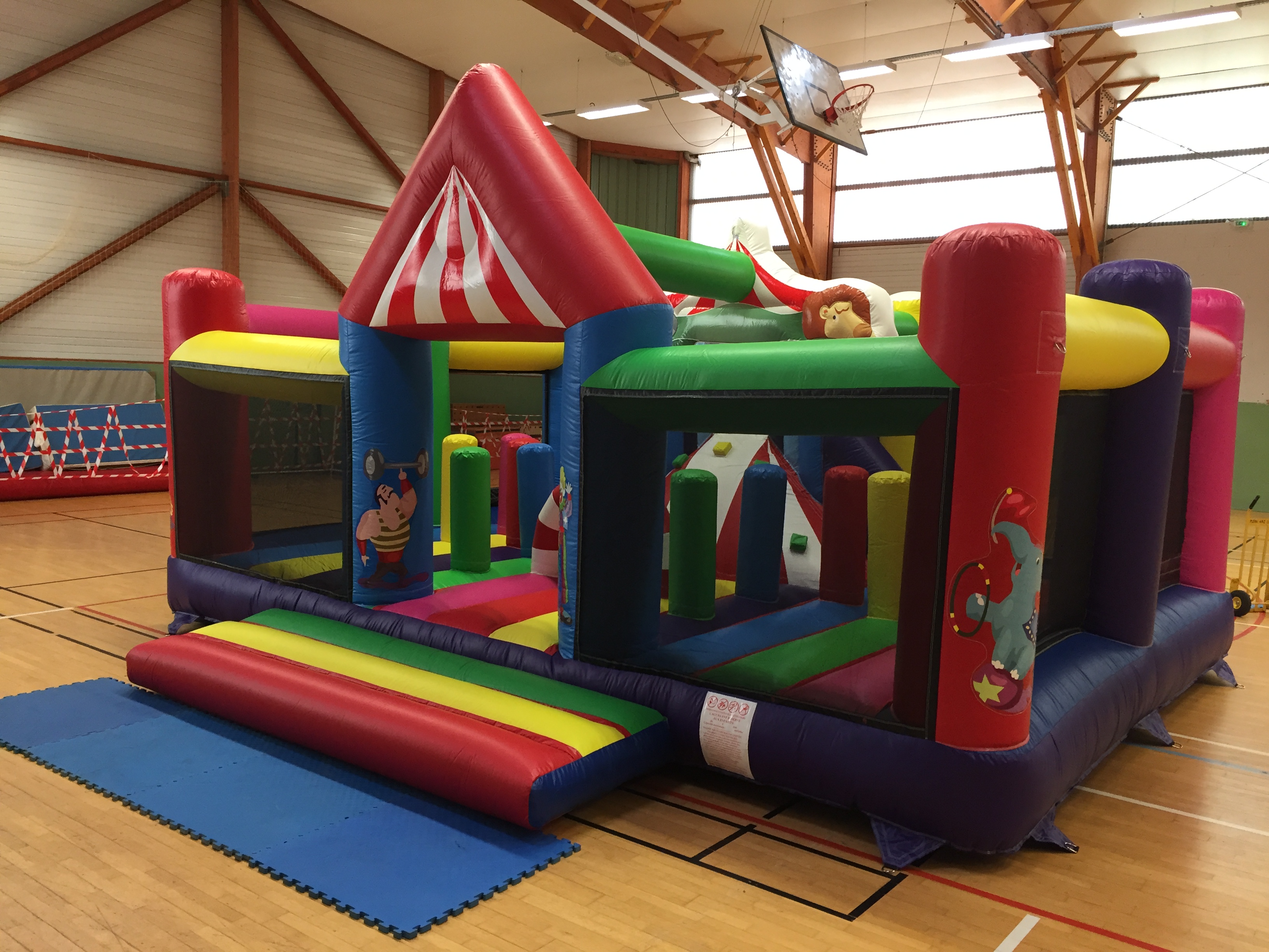 château jungle avec toboggan